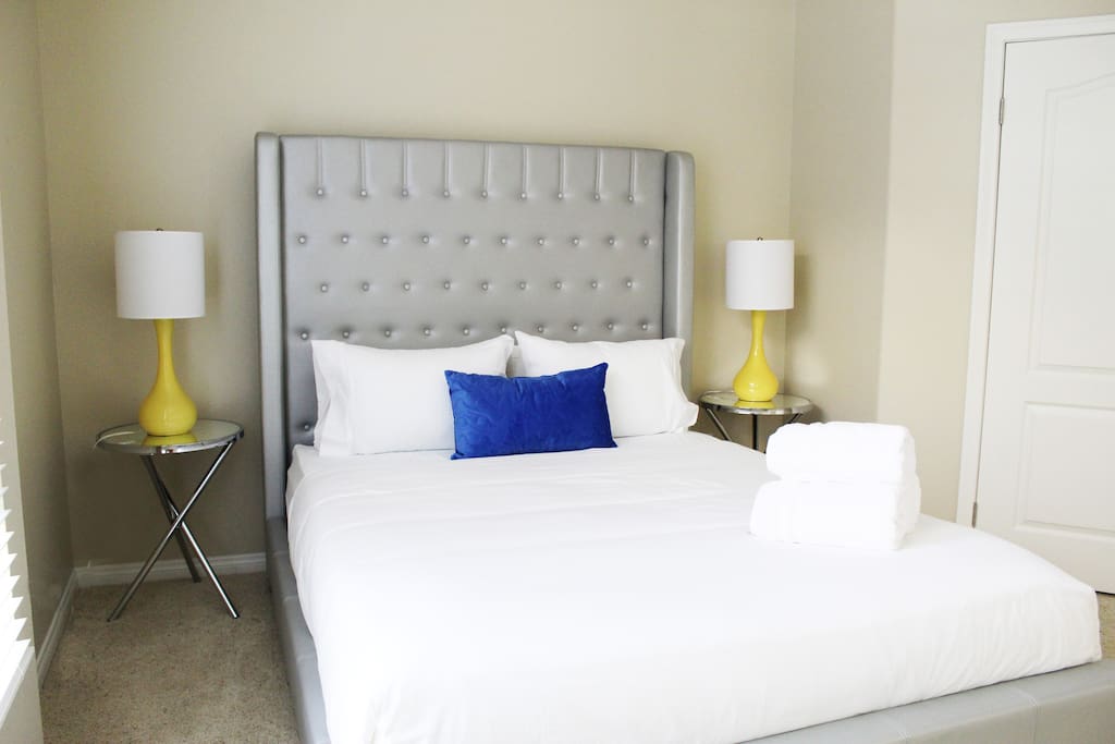 1.Bedroom with Queen Bed