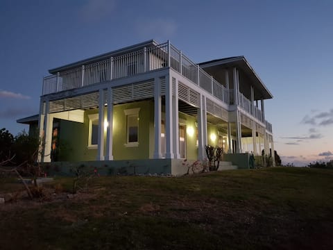 Hilltop Hideout - Long Island