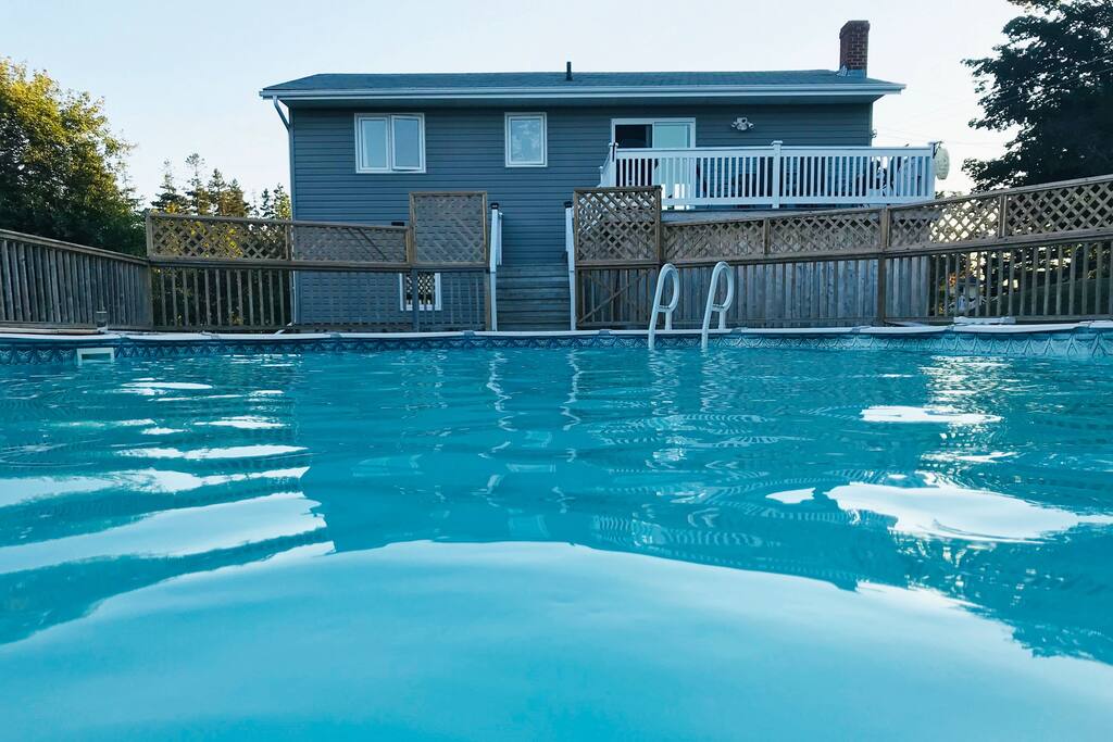 Pool Side!