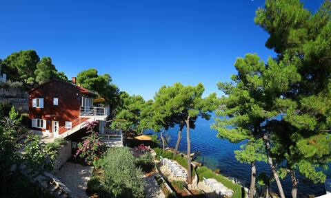 Seafront villa with large terraces