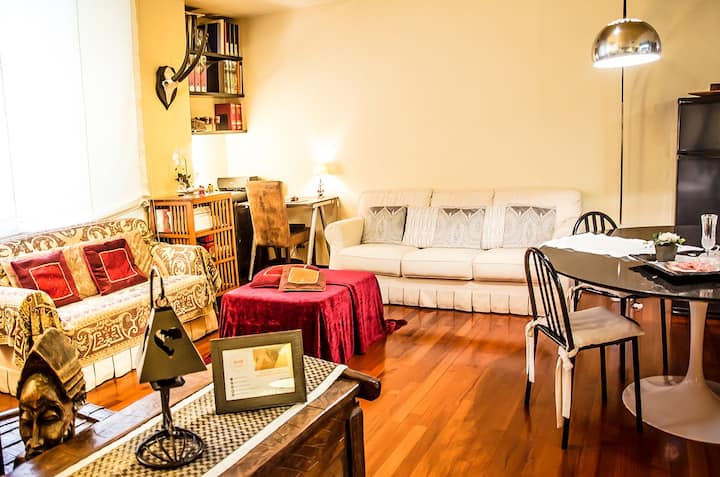 เป็นส่วนหนึ่งของห้องนั่งเล่น/ห้องรับประทานอาหารมีโซฟา 3 +2 แห่ง 2 แห่ง