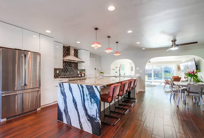 Villa Caribeña -4BR Luxury w/ Heated Pool & Games gallery image 2