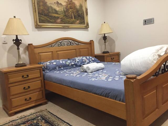 Superior Queen room, TV, Pvt (Bath, Kchn), Prkg