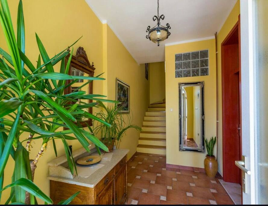 Entrance to the apartment.