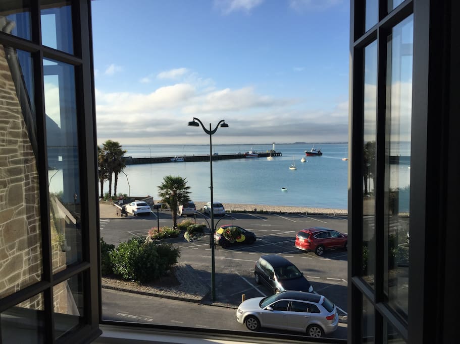 VUE SUR LE PORT