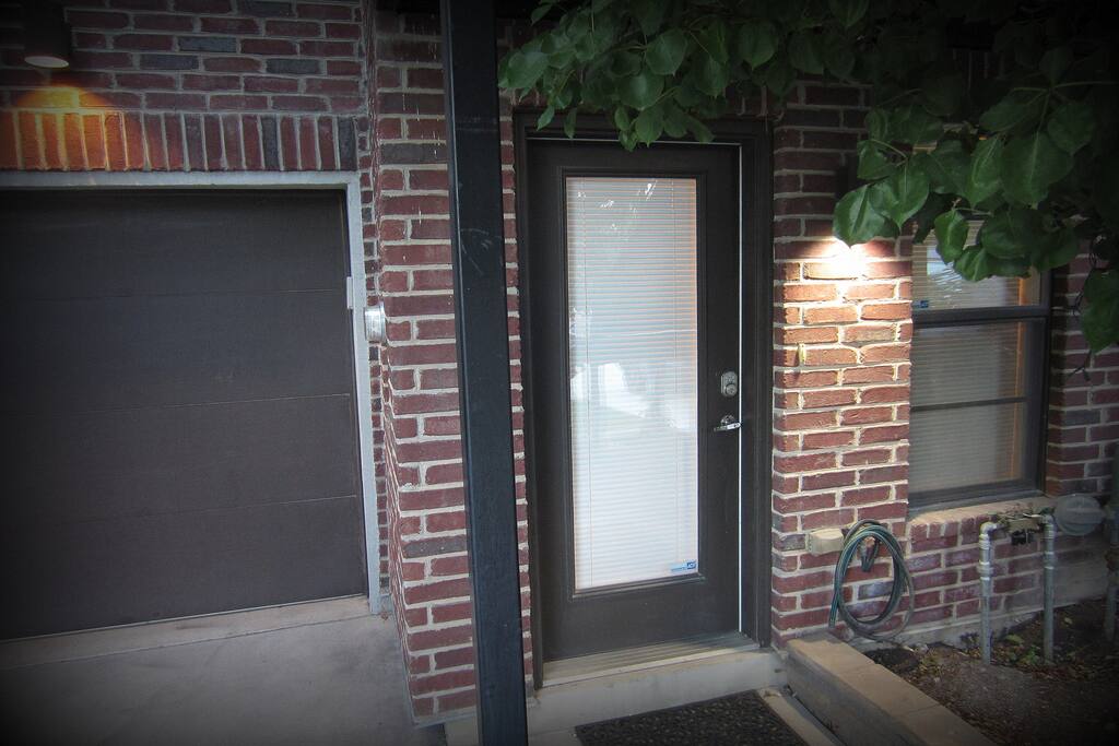 West Capitol Hill Studio Suite Private Entrance
