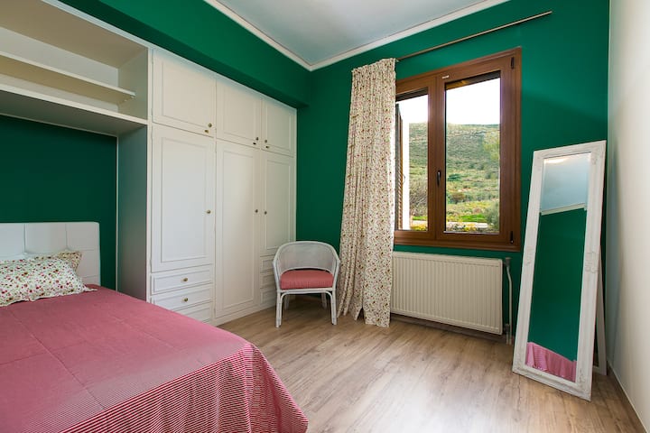 单人卧室，可以加一张床