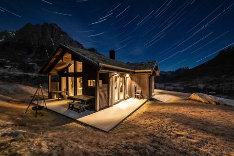 Newer mountain cabin in the heart of Sunnmørsalpane.