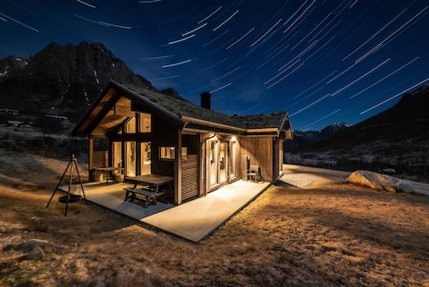 Successful Airbnb property: Newer mountain cabin in the heart of Sunnmørsalpane. in Ørsta
