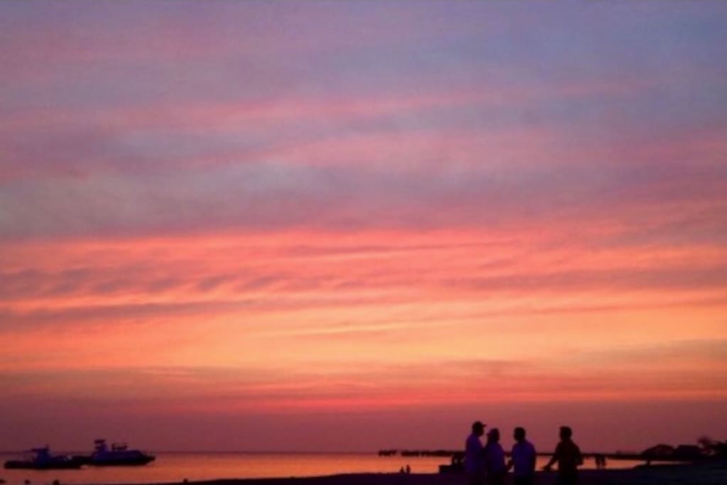 Beach sun set in Villas del mar. (Atardecer tomado desde la playa de las torres)