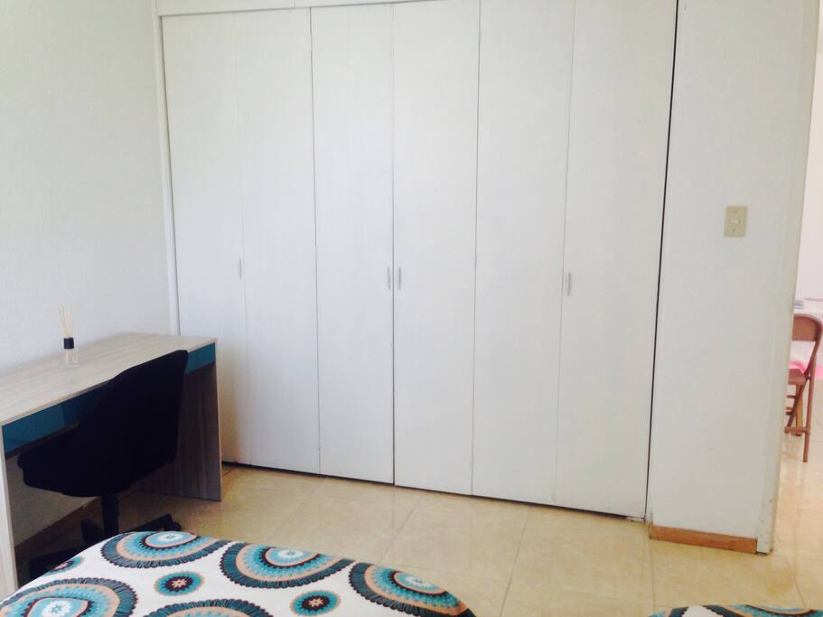 Closet amplio