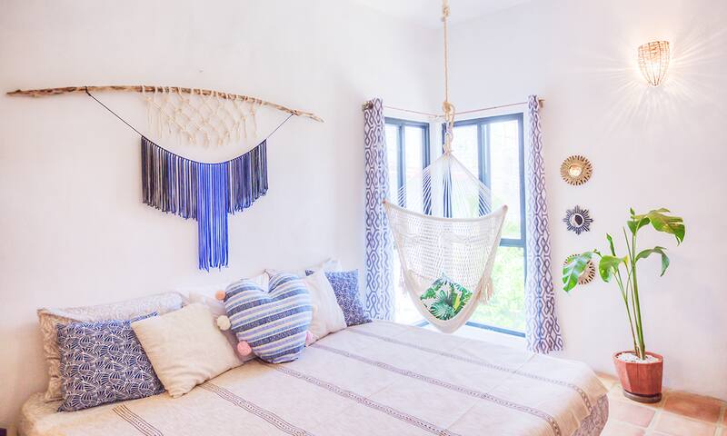 ✨Central & Walk to Beach w/Kitchenette | Suite 2✨