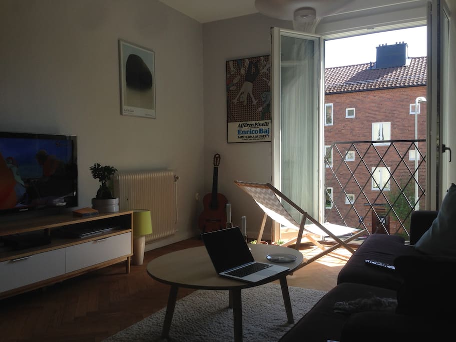 Living room with cable TV and high speed wireless Internet.