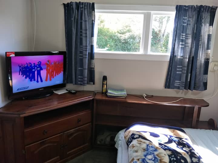Cabinet, TV and Wi-Fi 