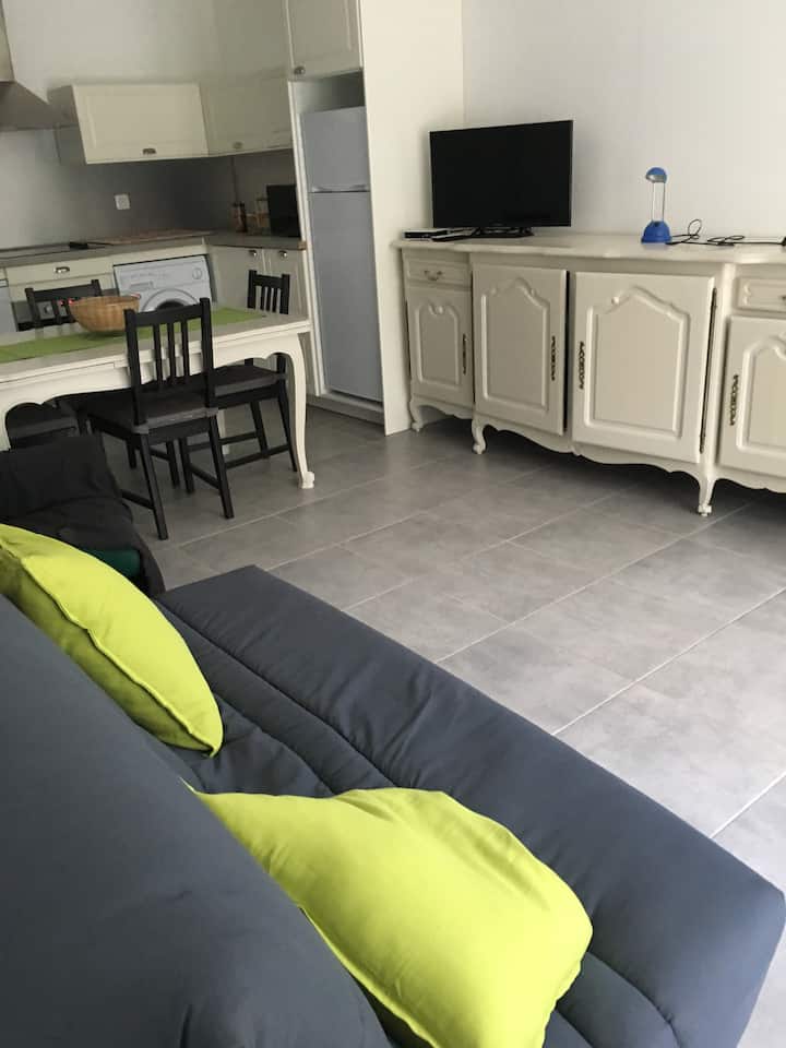 Le Calme à Rougiers : T2 Confortable Avec Piscine - Saint-Maximin-la-Sainte-Baume