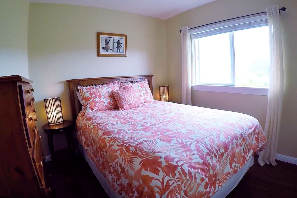 Hawaiian Style Ocean & Mountain View Room