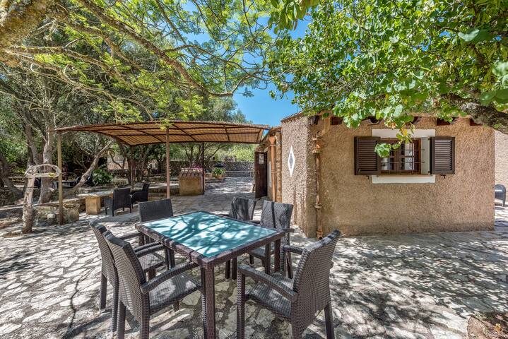 7 bedrooms, 5 bathrooms, 2 pools, tennis court gallery image 4