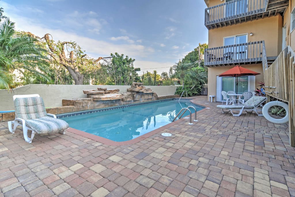 The 2BR, 2-bath property for 6 offers access to a community swimming pool!