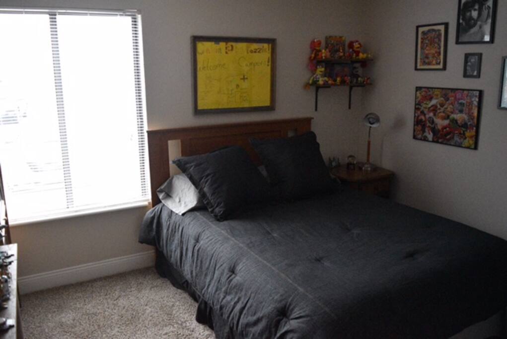 Bedroom (bed, closet, laundry hamper, dresser drawers)