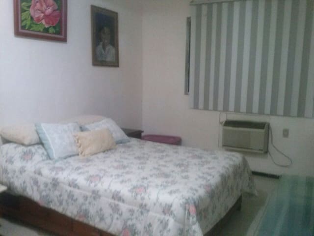 Habitación muy linda a media cuadra del Acuario
