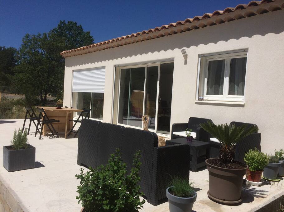 Terrasse 40 m² avec superbe vue sur la Sainte Baume