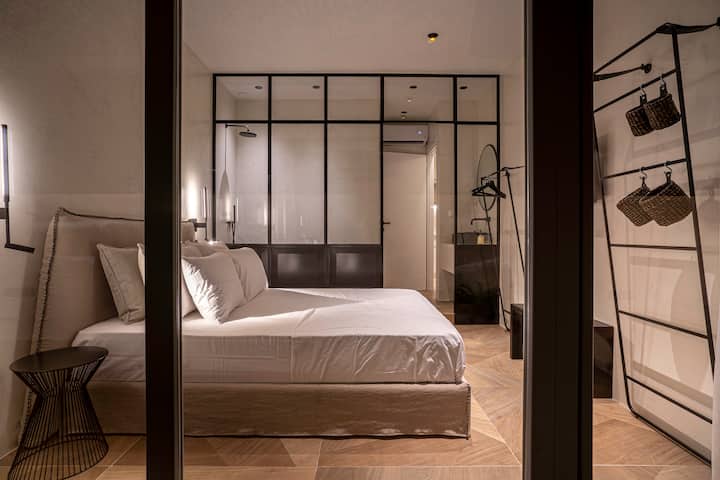 غرفة نوم ثانية رئيسية مع حمام داخلي (سرير بمقاس كينج)