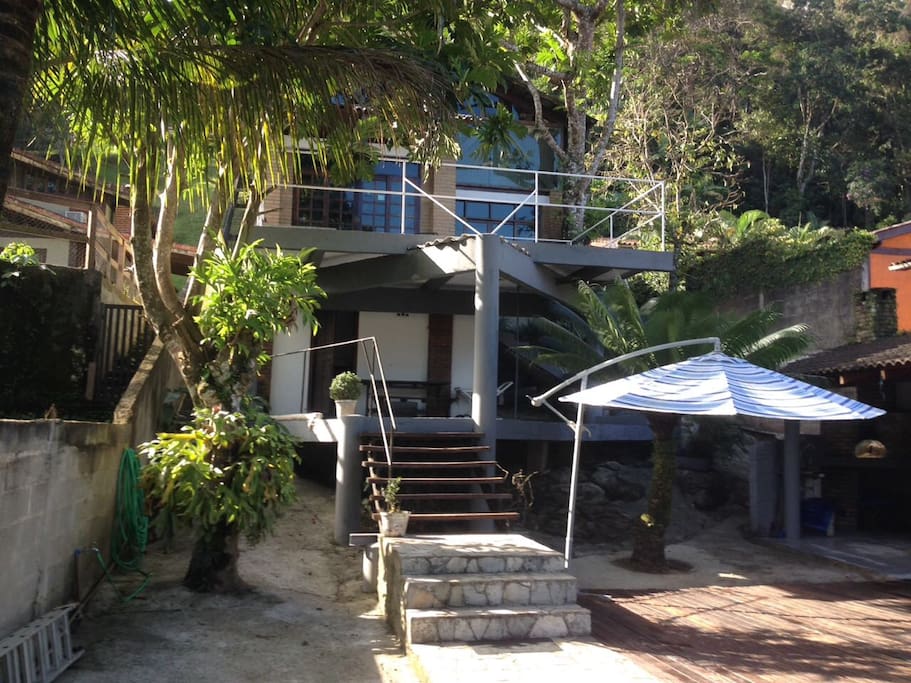 Vista frontal da casa