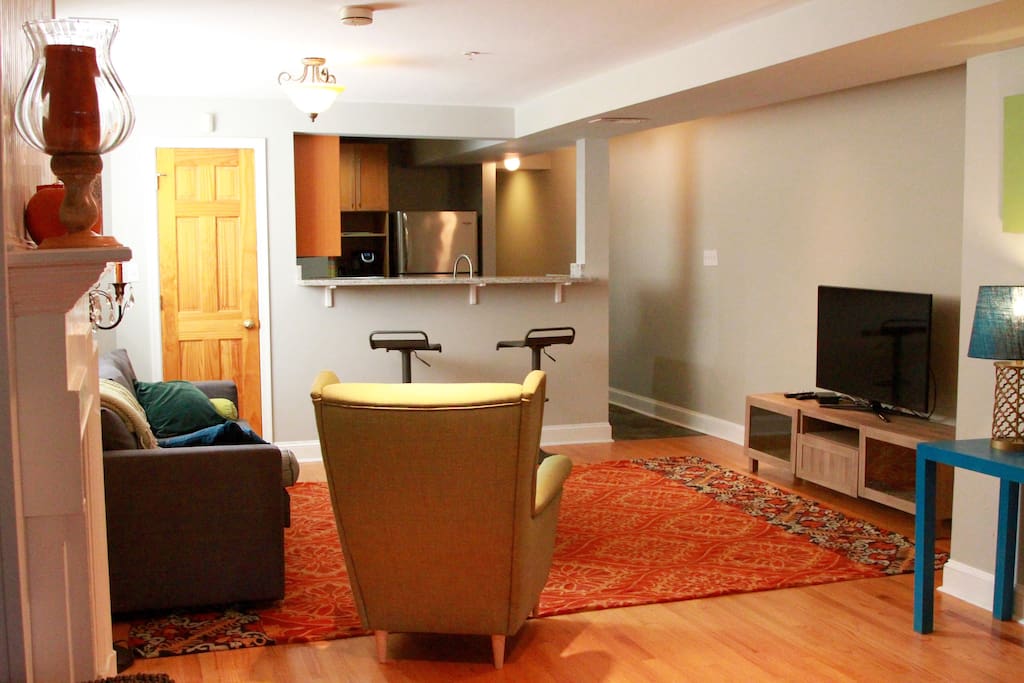 46 in TV, breakfast bar