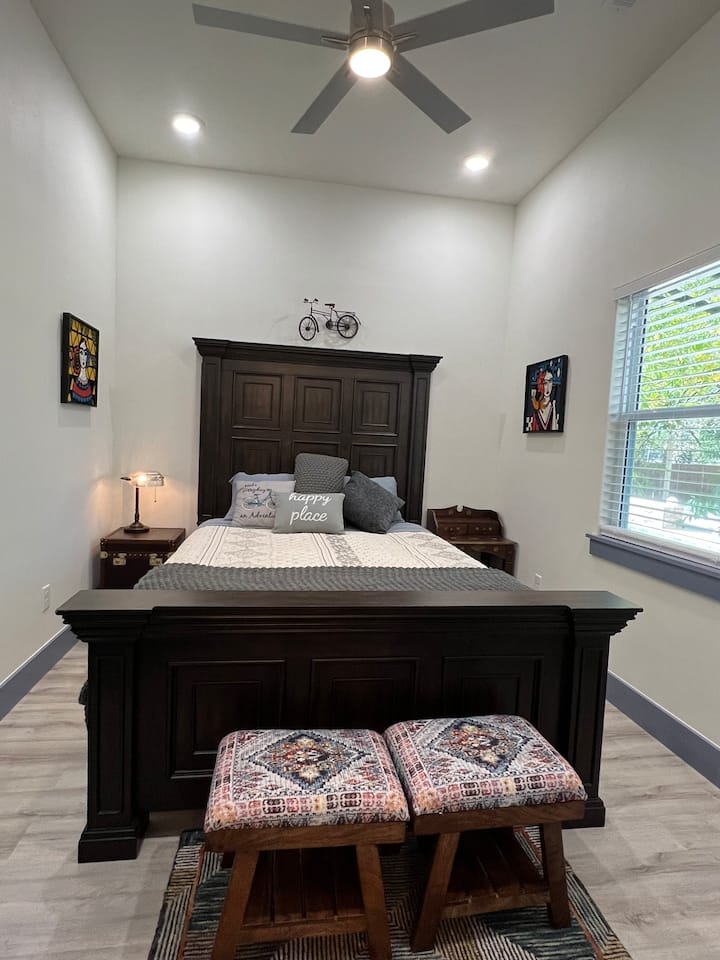 Спалня с гардероб