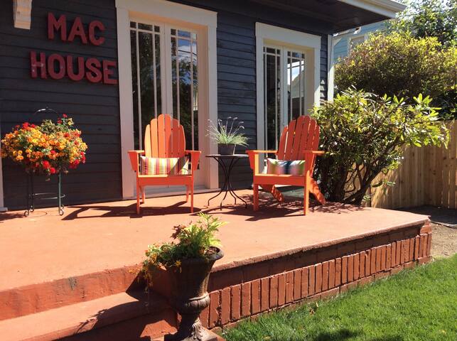 A House In The Countrybarry Mac