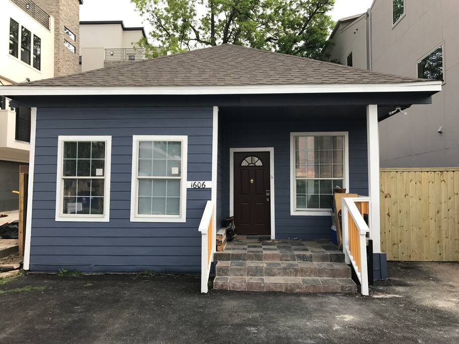 Front house. The private entrance on the right.