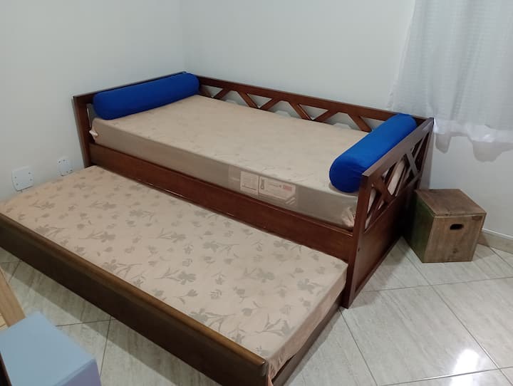 Segundo dormitorio, con una cama doble