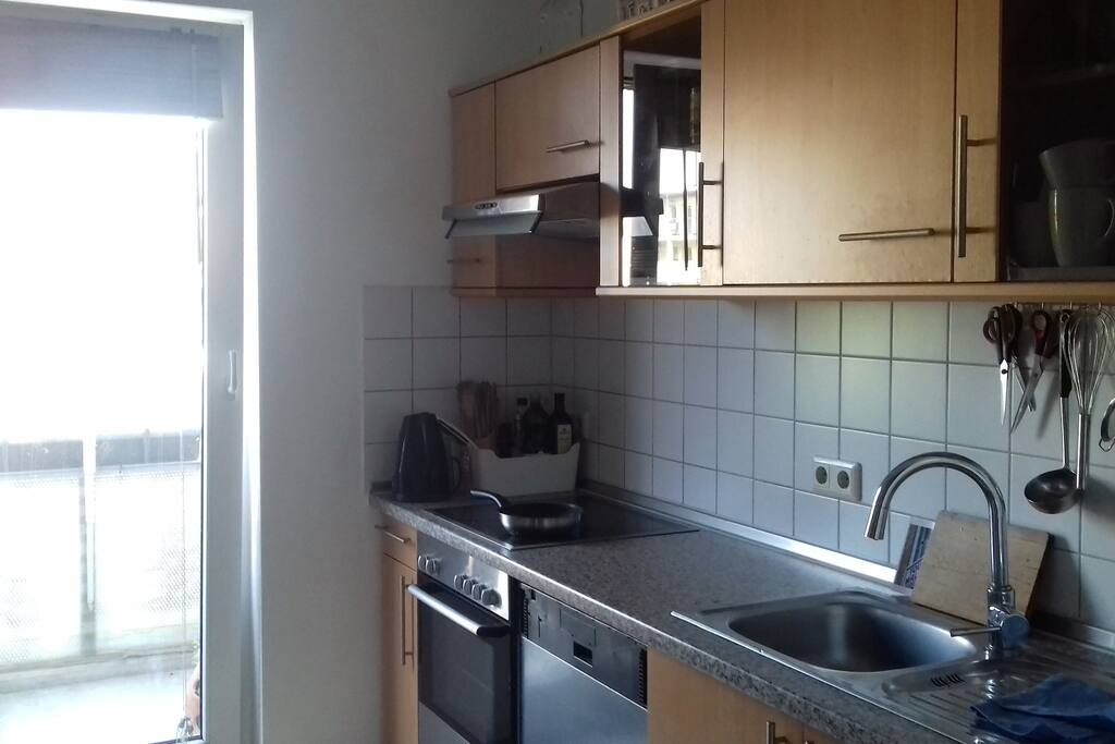 Küche mit Balkon