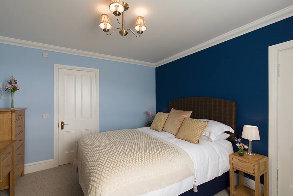 Ceannabeinne king size double room