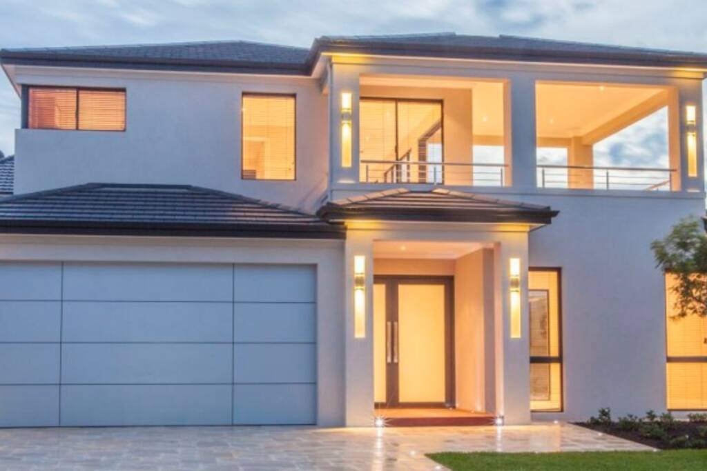 Large and spacious 2 storey building