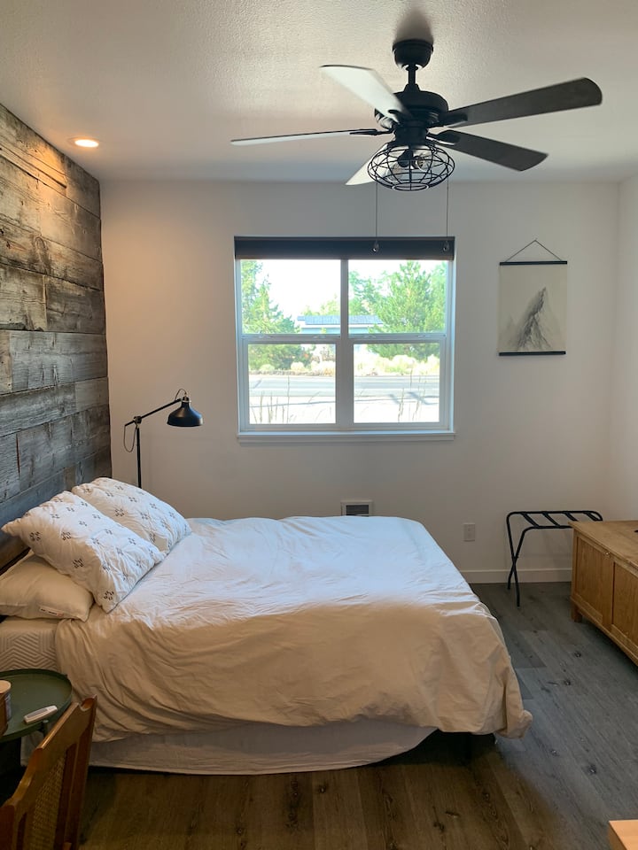 Small Studio Perfect for Relaxing After Adventure Guest suites for