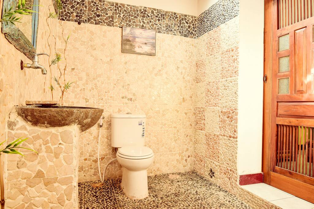 toilette batiment principal