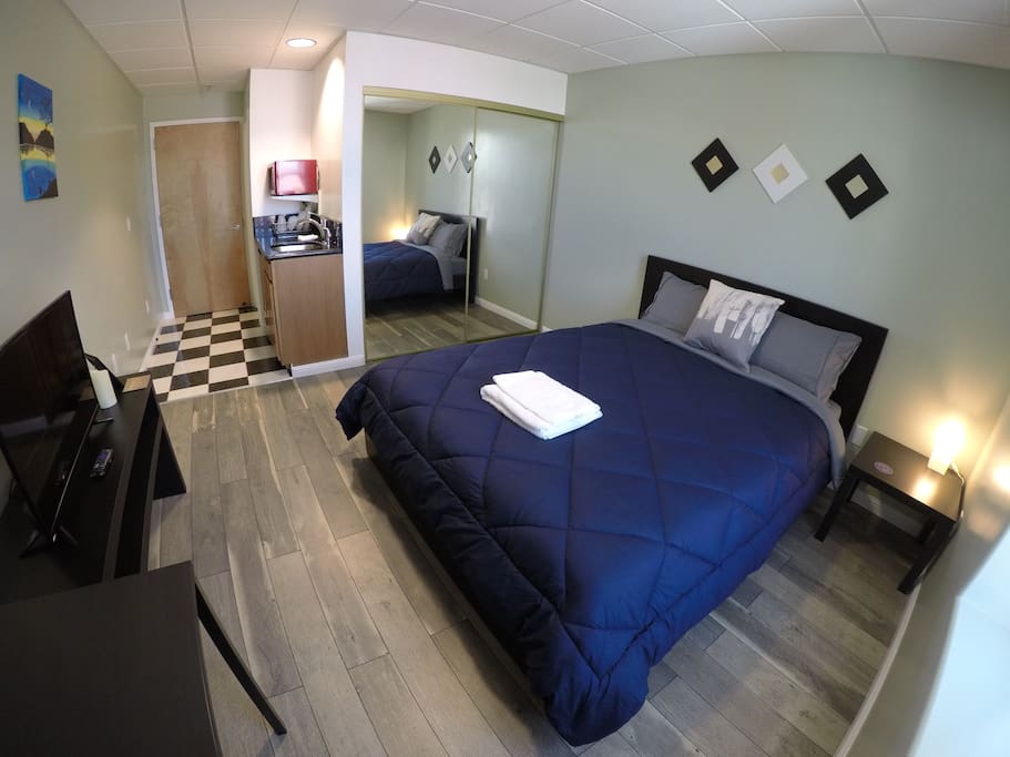 Airbnb Downtown Modern Studio! Nearby Bart!