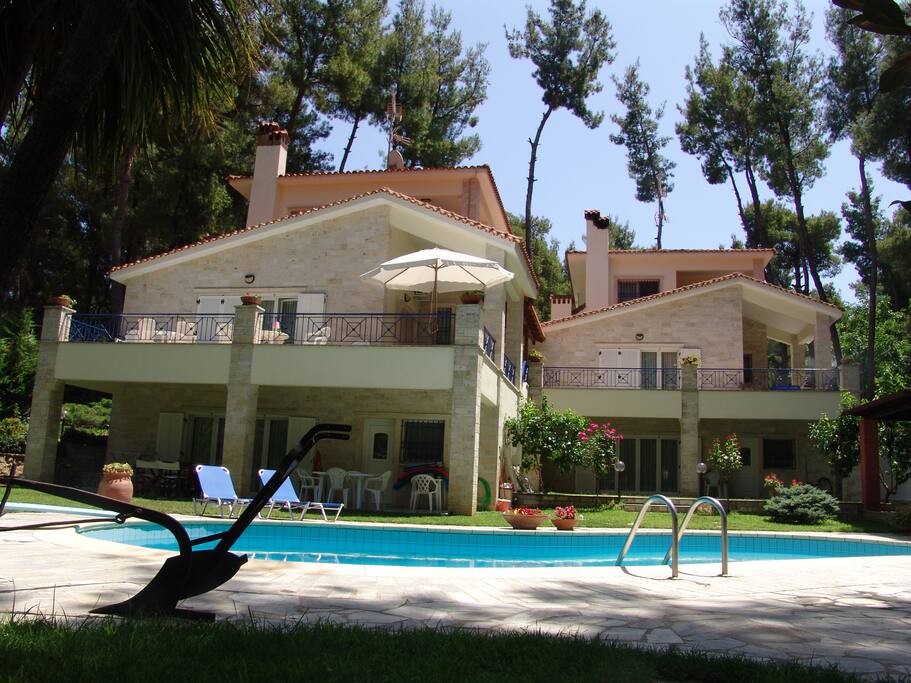 The house is at the left hand and the two levels are the middle and the upper . The ground floor belong to the apartment with seperate entrance