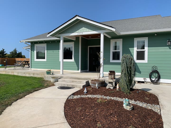 The Greenhouse. Houses for Rent in Sequim, Washington, United States