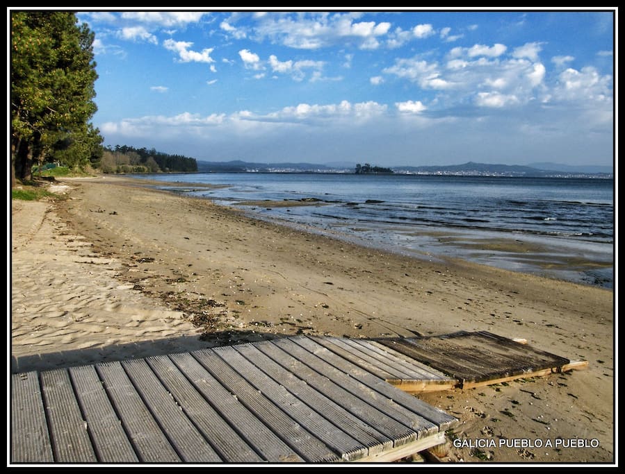 playa de mañones a 4 minutos a pie de la casa.