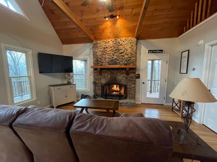 Cozy, 2/2 Surrounded By Trees And Mountains - Ellijay, GA