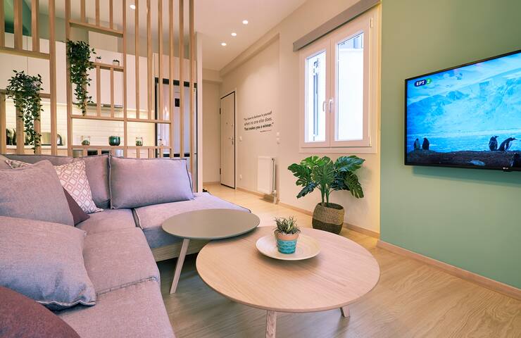 Spacious 4-Bedroom Athens Residence near Acropolis gallery image 2