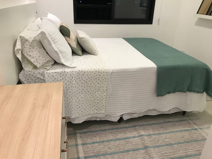 Dhomë gjumi dopio,ajër i kondicionuar dhe perde e zezë