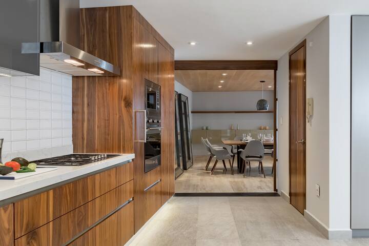 Sophisticated Penthouse gallery image 5