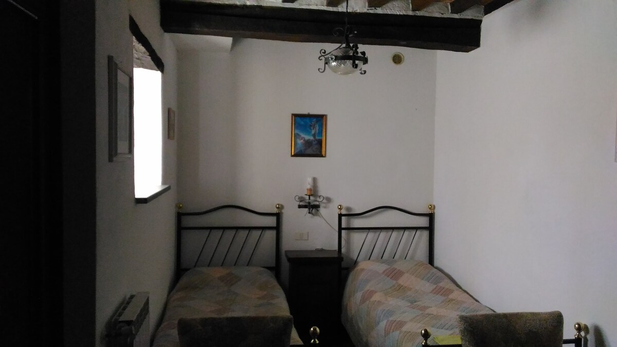 Ოთახი 2 ერთადგილიანი და სააბაზანოთი ოთახში