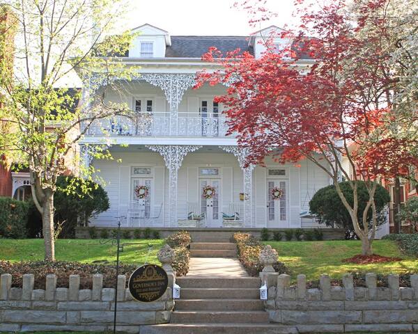 Stewart Room - Governor's Inn Bed & Breakfast