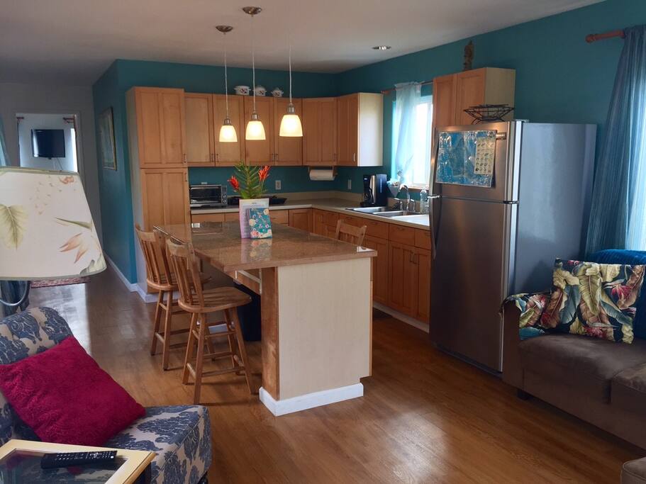 Living area & Kitchenette equipped with two induction burners & cookware
