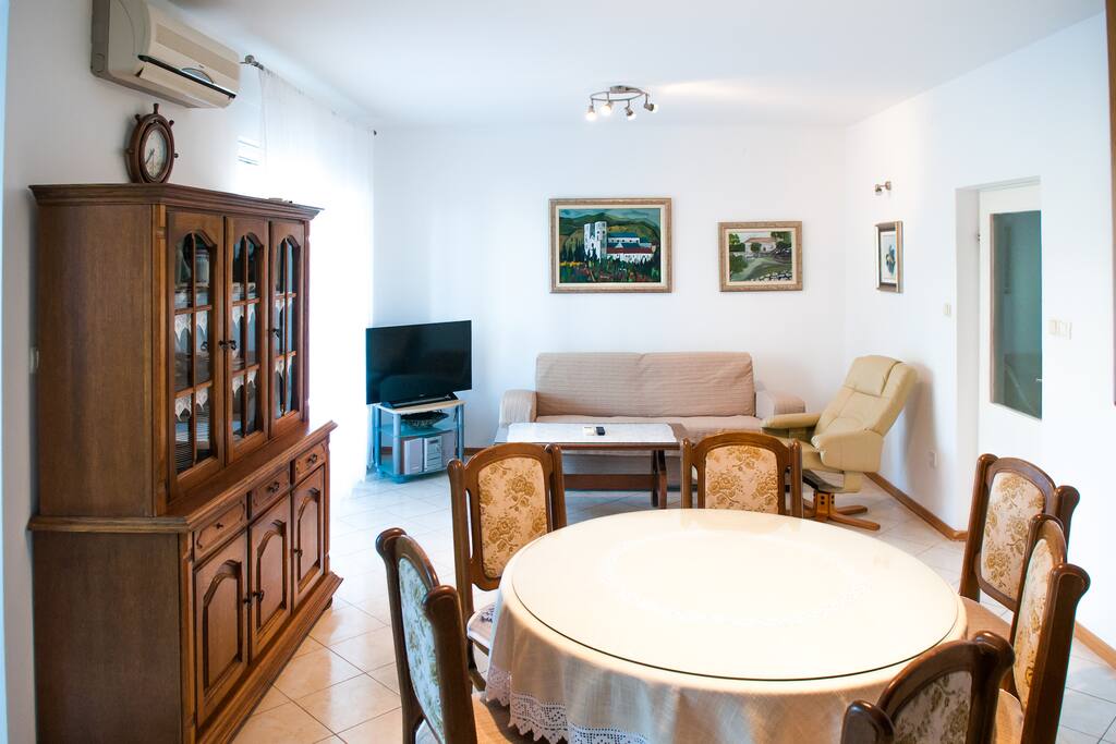 Sitting and dining room
