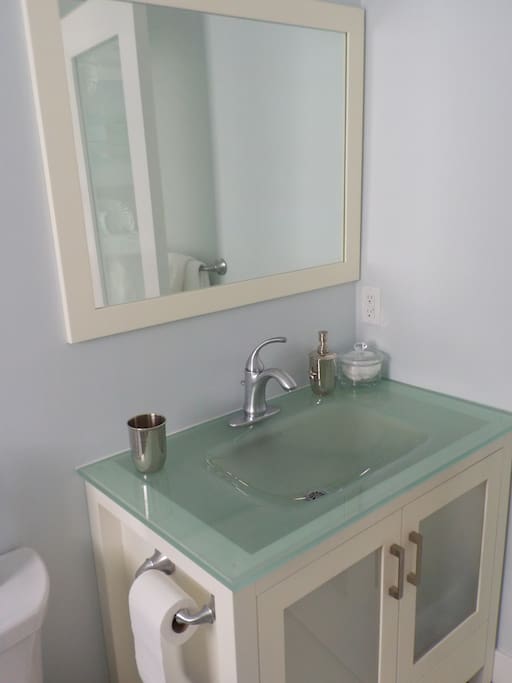 Bathroom sink